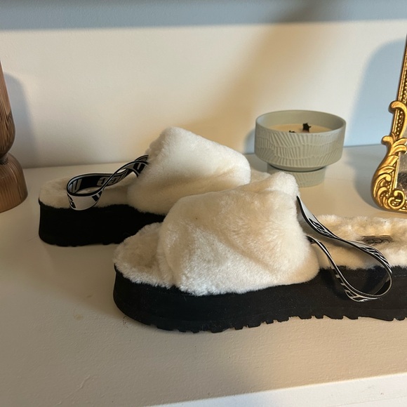 UGG open toe slippers - Picture 2 of 5